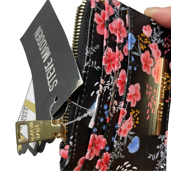 Steve Madden Bhayden card case - Picture 3 of 8